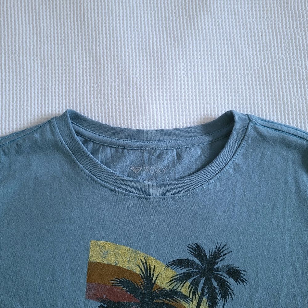 Roxy Palm Trees🌴 and Rainbow🌈 Distressed😫 Graphic Tee👕 - NWOT - Picture 4 of 8